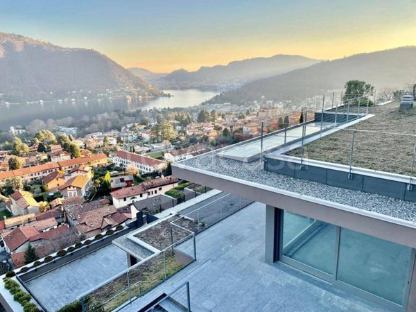 casa indipendente in vendita a Cernobbio