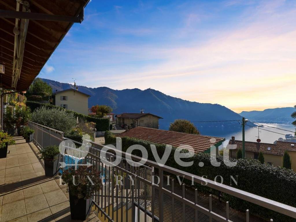 casa indipendente in vendita a Cernobbio in zona Rovenna