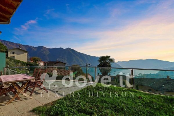 casa indipendente in vendita a Cernobbio in zona Rovenna