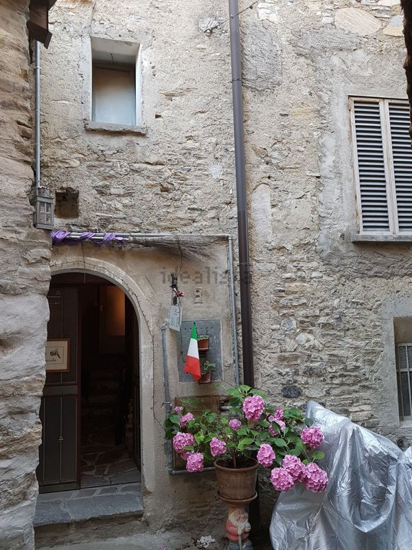 casa indipendente in vendita a Cernobbio in zona Rovenna