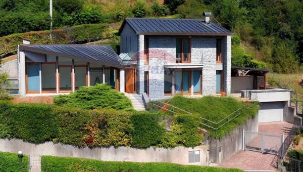 casa indipendente in vendita a Cernobbio in zona Gentrino