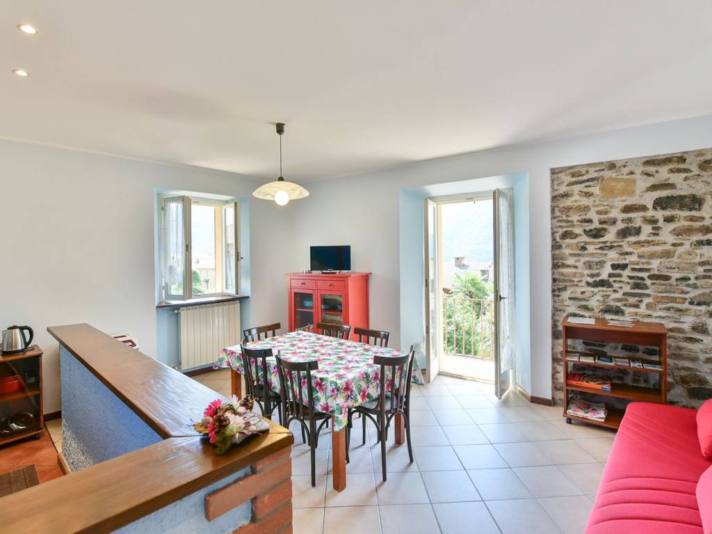 casa indipendente in vendita a Cernobbio in zona Rovenna