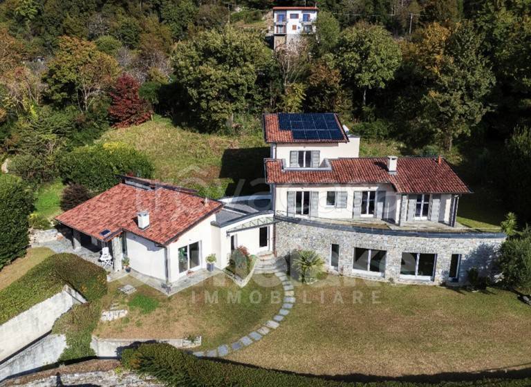 casa indipendente in vendita a Cernobbio in zona Stimianico