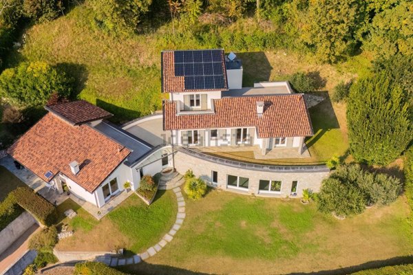 casa indipendente in vendita a Cernobbio