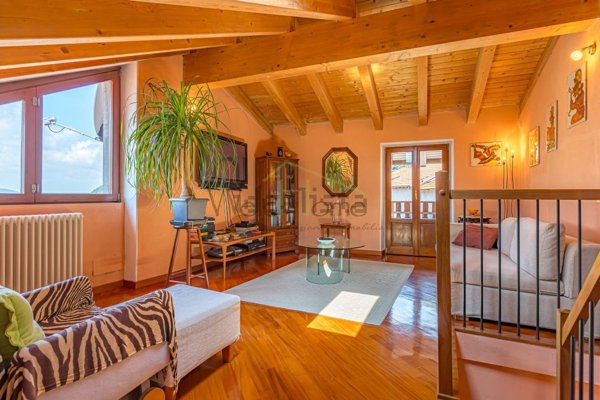 esavano in vendita a Cernobbio in zona Rovenna