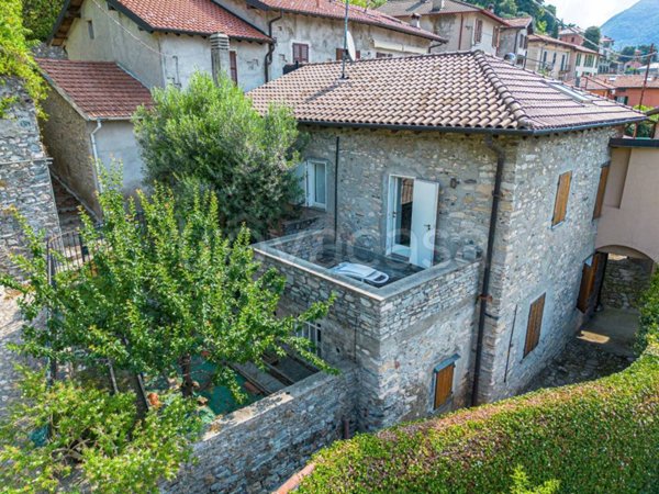 casa indipendente in vendita a Cernobbio in zona Casnedo
