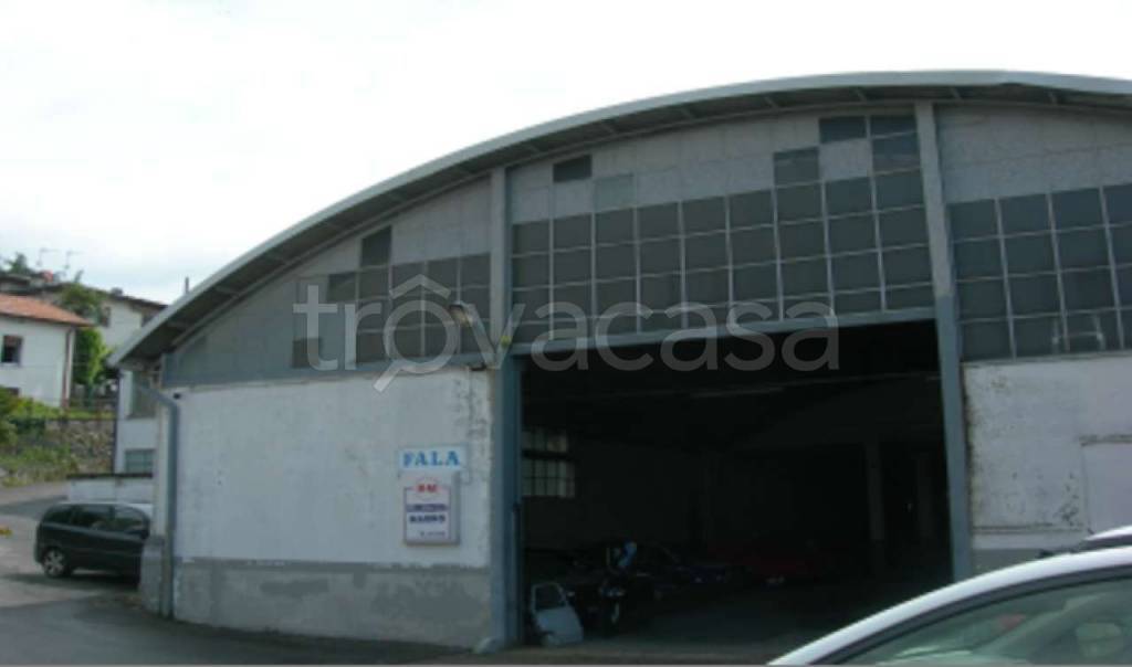 locale commerciale in vendita a Cernobbio in zona Stimianico