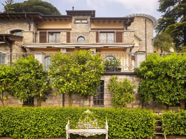 casa indipendente in vendita a Cernobbio