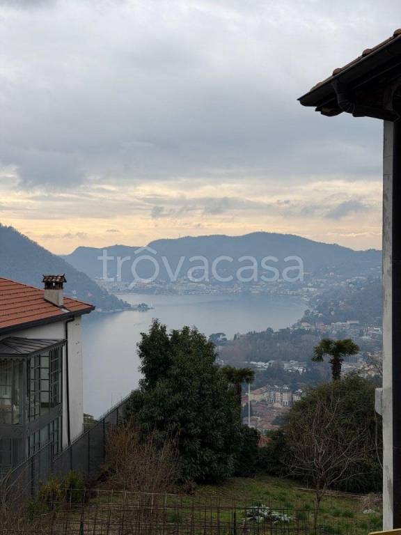 appartamento in vendita a Cernobbio in zona Rovenna