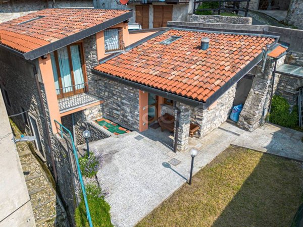 appartamento in vendita a Cernobbio in zona Casnedo