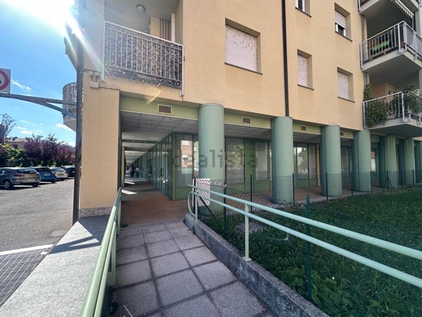 locale commerciale in vendita a Cernobbio in zona Mornello