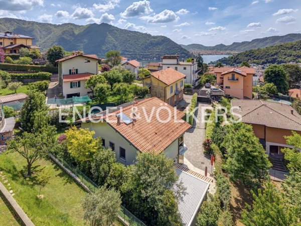 casa indipendente in vendita a Cernobbio in zona Gentrino