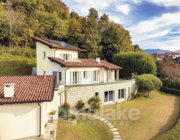 casa indipendente in vendita a Cernobbio