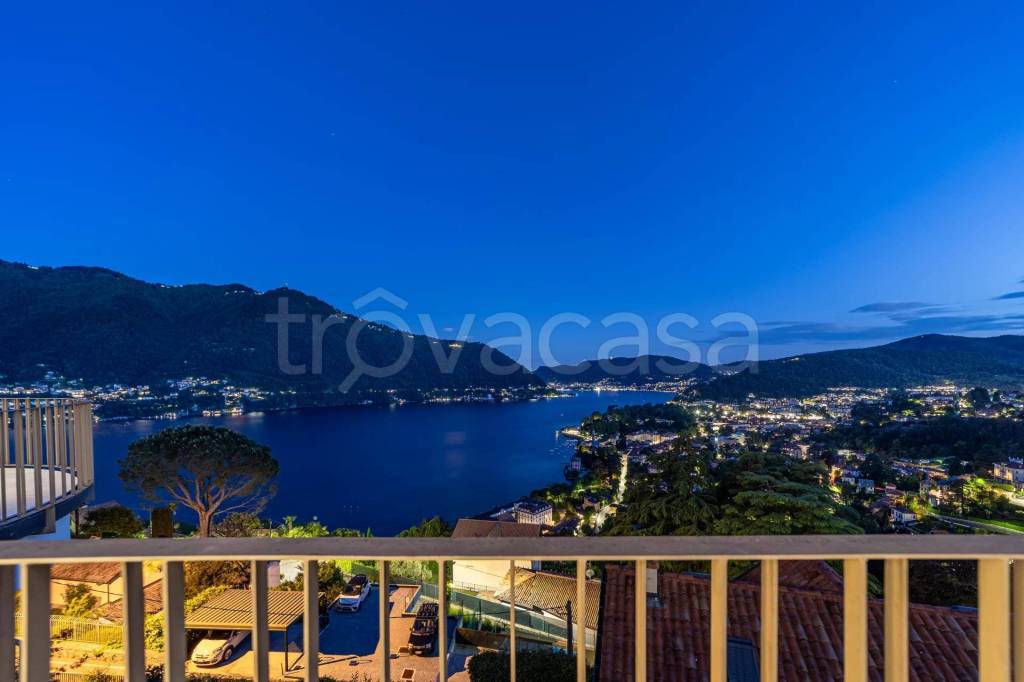 appartamento in vendita a Cernobbio in zona Stimianico