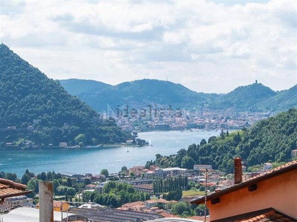 casa indipendente in vendita a Cernobbio in zona Mornello
