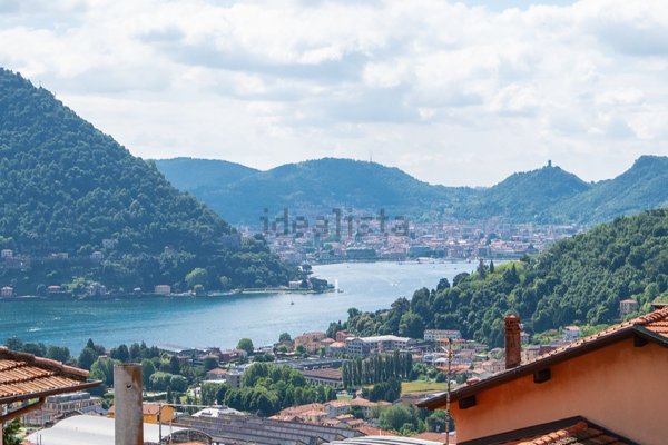 casa indipendente in vendita a Cernobbio in zona Gentrino