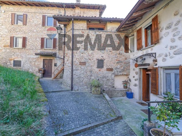 appartamento in vendita a Cernobbio in zona Stimianico