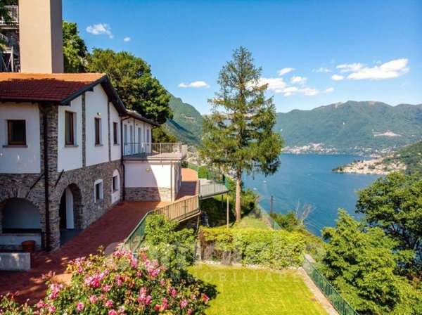casa indipendente in vendita a Cernobbio in zona Casnedo