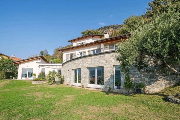 casa indipendente in vendita a Cernobbio in zona Mornello