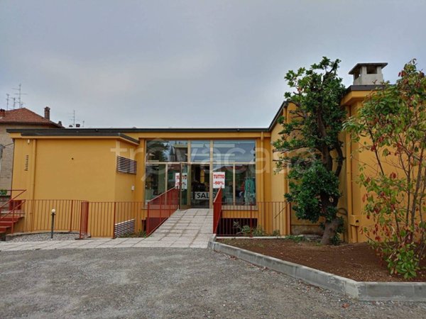 locale commerciale in vendita a Cirimido