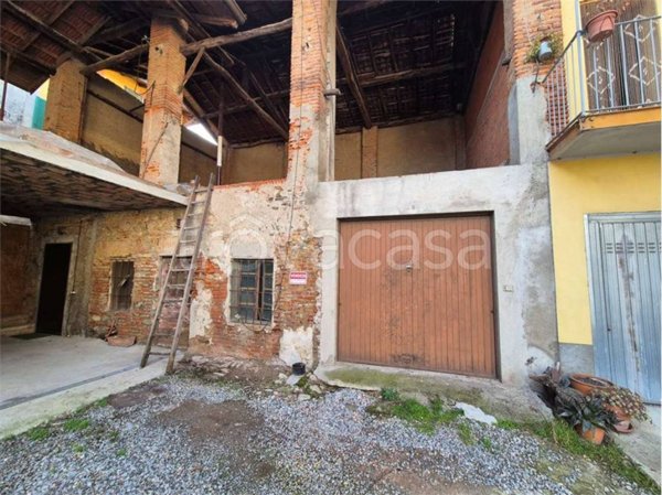 locale di sgombero in vendita a Cirimido