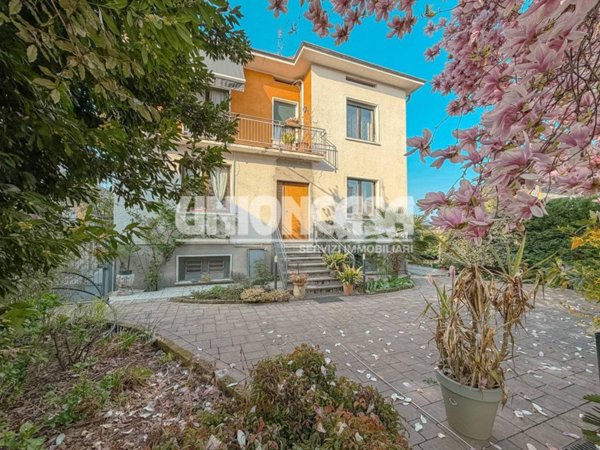 casa indipendente in vendita a Cirimido