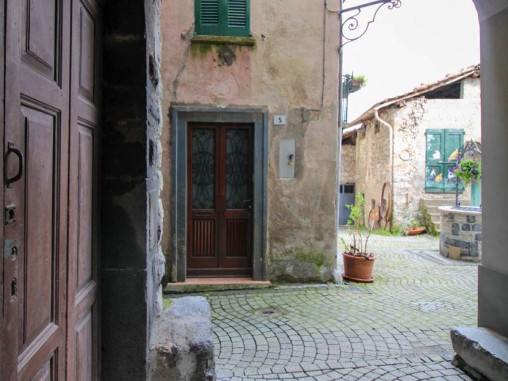 casa indipendente in vendita a Claino con Osteno