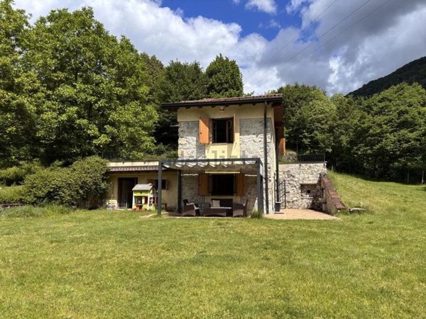 casa indipendente in vendita a Claino con Osteno