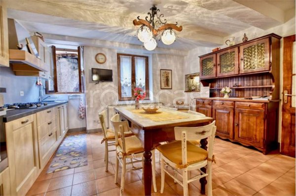 casa indipendente in vendita a Claino con Osteno in zona Barclaino
