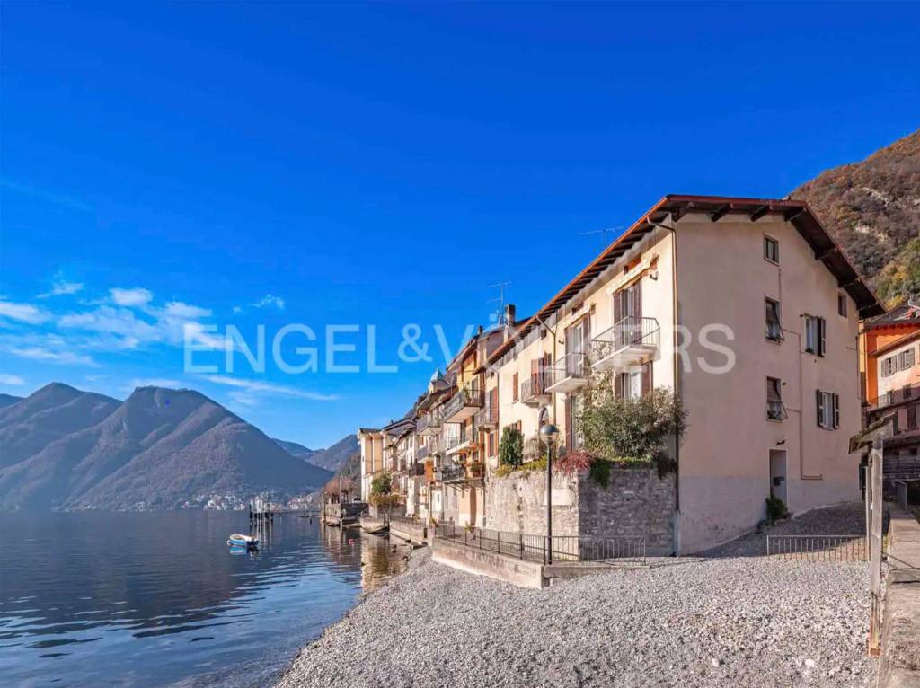 casa indipendente in vendita a Colonno