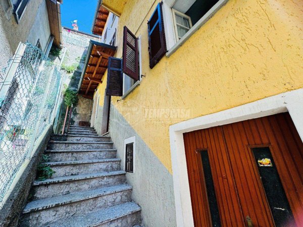 casa indipendente in vendita a Colonno
