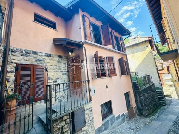 casa indipendente in vendita a Colonno