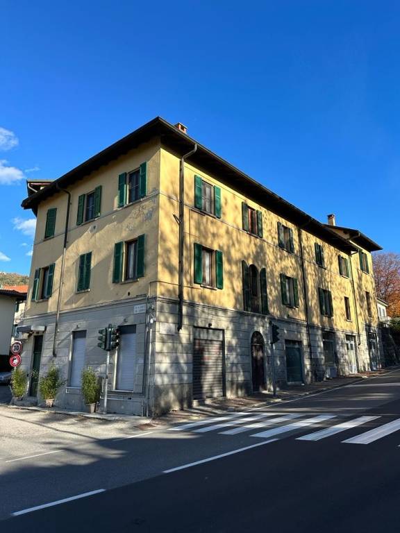 appartamento in vendita a Como in zona Lora