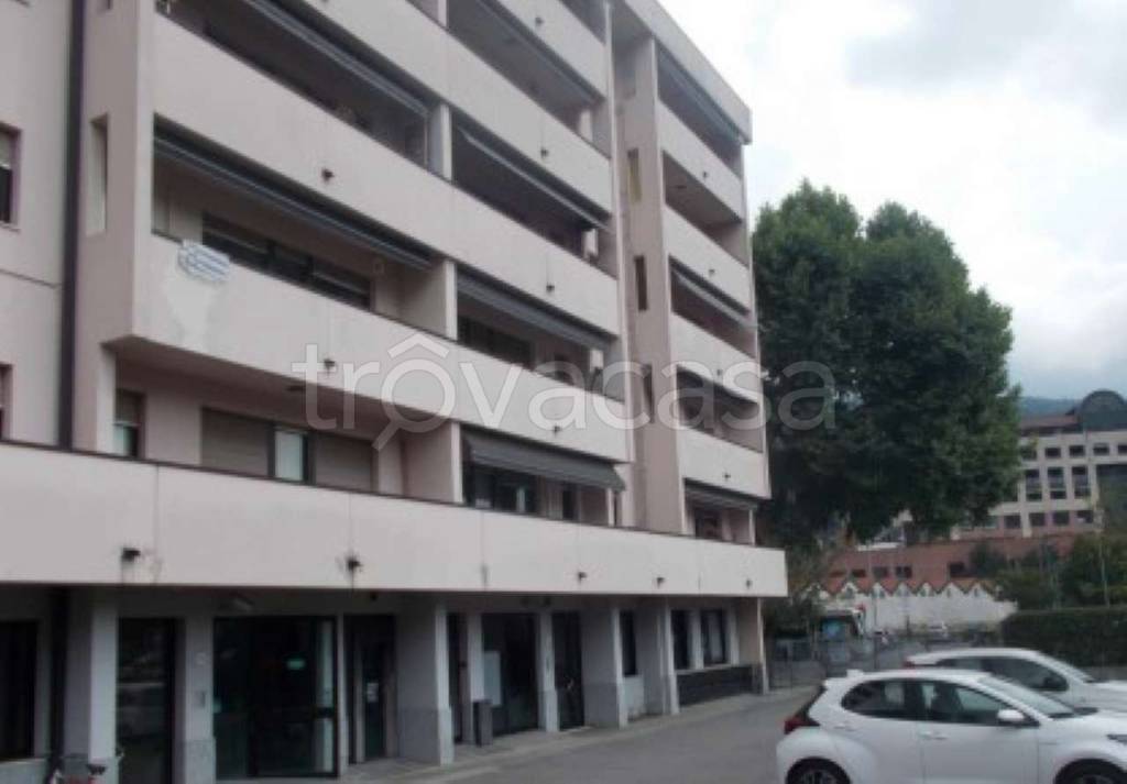 negozio in vendita a Como in zona Borghi