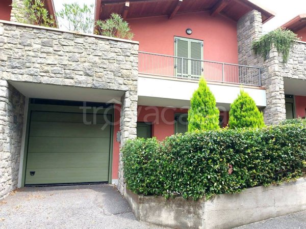 casa indipendente in vendita a Como in zona Albate