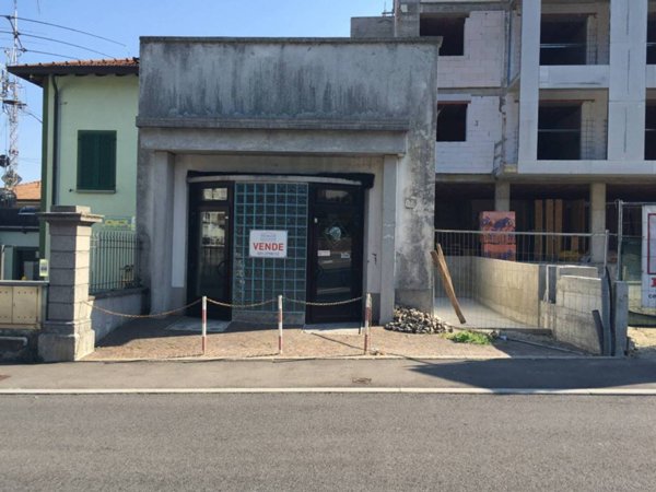 negozio in vendita a Como in zona Breccia