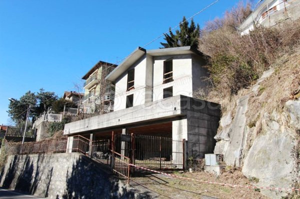 casa indipendente in vendita a Como in zona Garzola