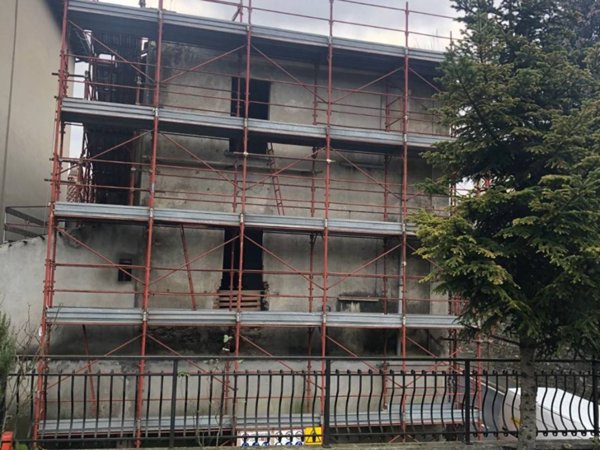 intera palazzina in vendita a Como in zona Lora