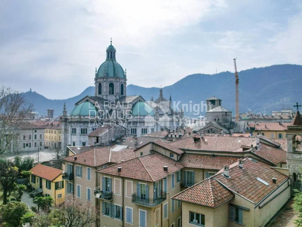 appartamento in vendita a Como in zona Como Centro