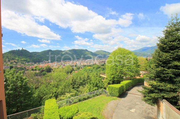 appartamento in vendita a Como in zona Lora