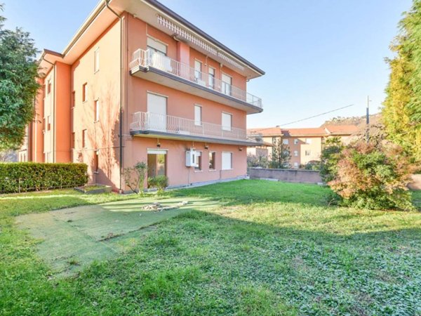 appartamento in vendita a Como in zona Lora