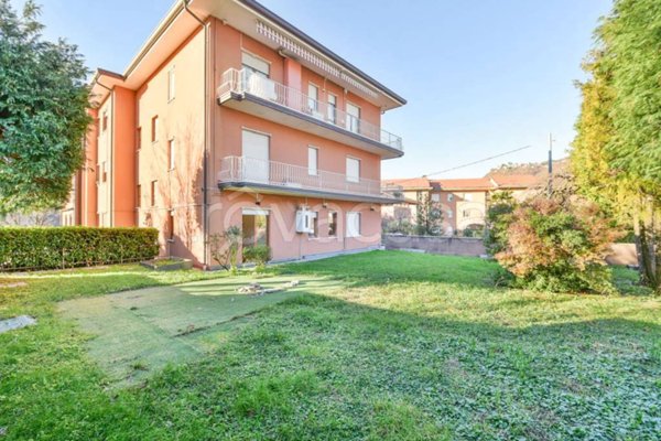 appartamento in vendita a Como in zona Lora