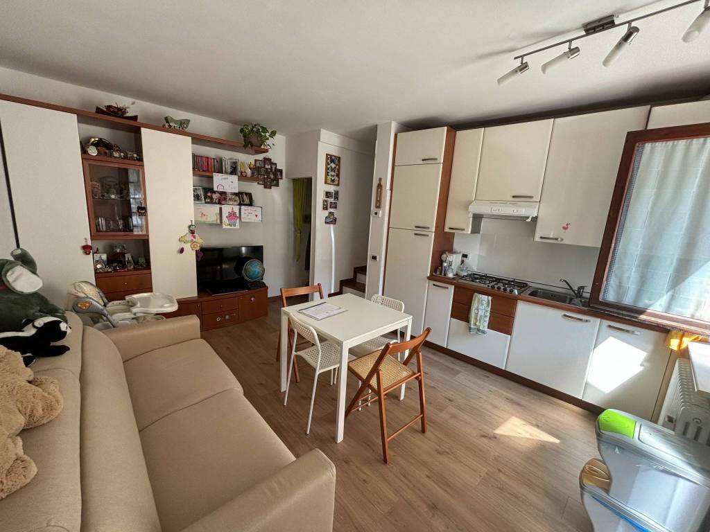 casa indipendente in vendita a Como in zona Albate