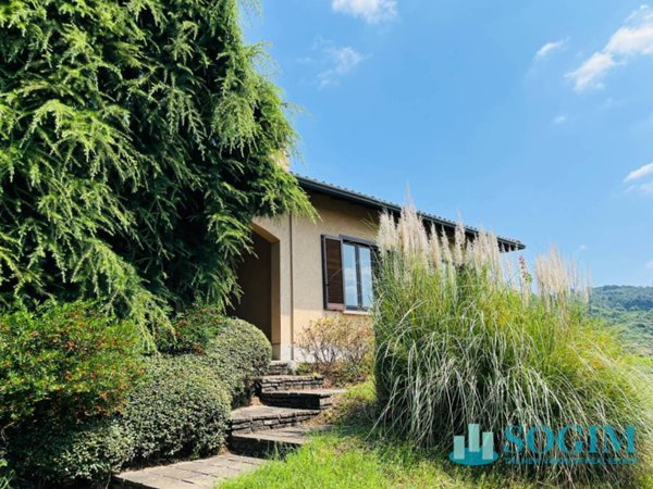 casa indipendente in vendita a Como in zona Albate