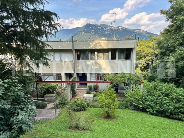 casa indipendente in vendita a Como in zona Villa Olmo