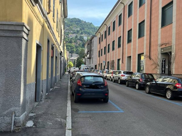 negozio in vendita a Como in zona Borghi