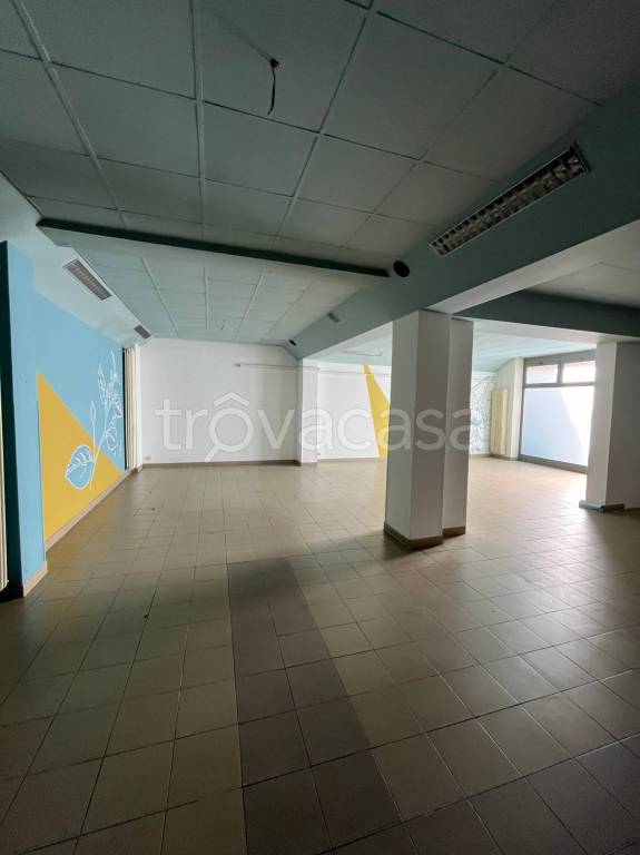 negozio in vendita a Como in zona Borghi