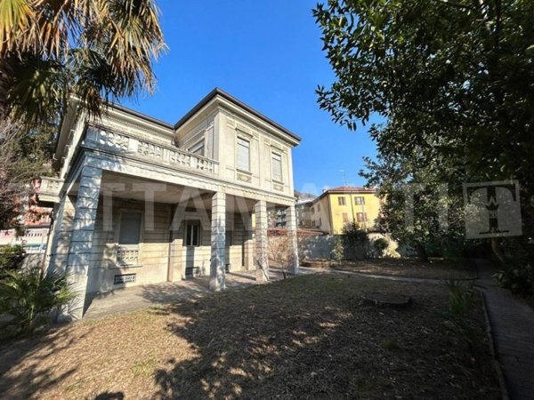 casa indipendente in vendita a Como in zona Borghi