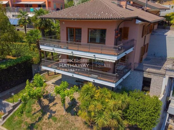 casa indipendente in vendita a Como in zona Villa Olmo