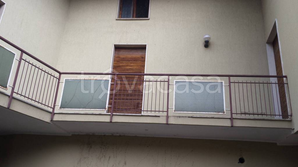 locale commerciale in vendita a Como in zona Lora